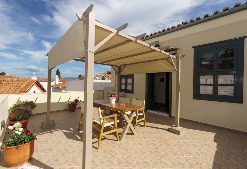 패밀리 스위트, Phaedra