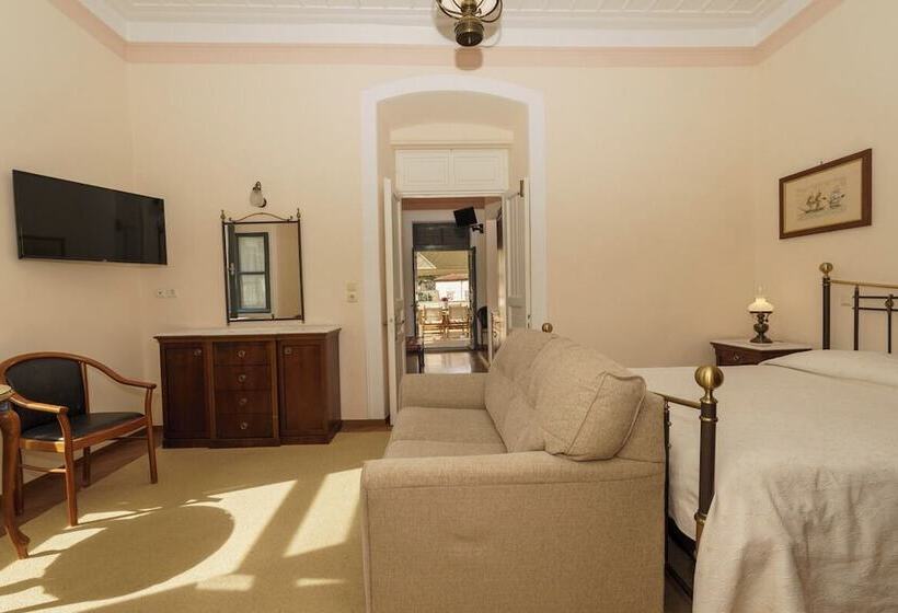 패밀리 스위트, Phaedra