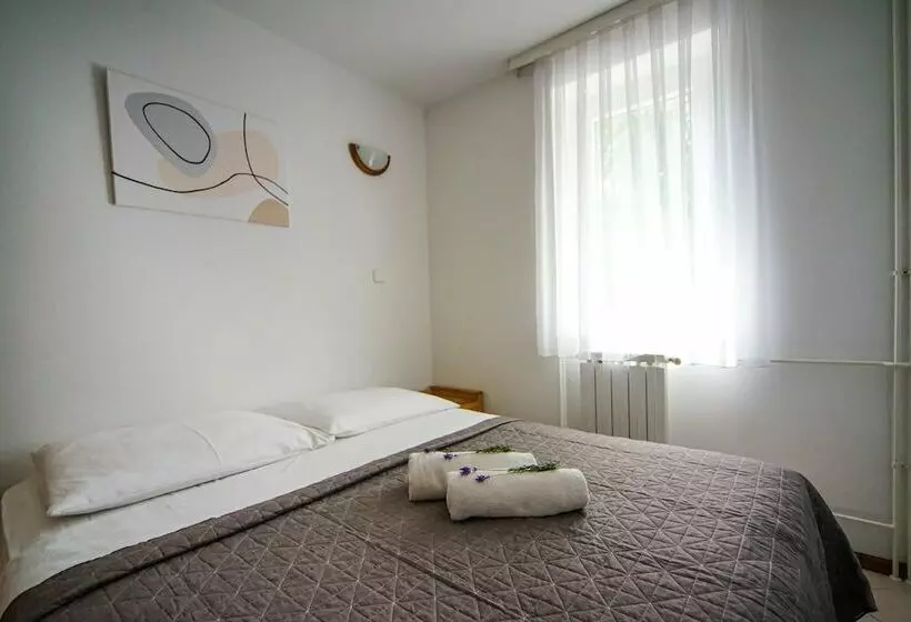 １ベッドルームアパートメント, Apartments And Rooms Degra