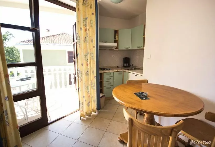 １ベッドルームアパートメント, Apartments And Rooms Degra