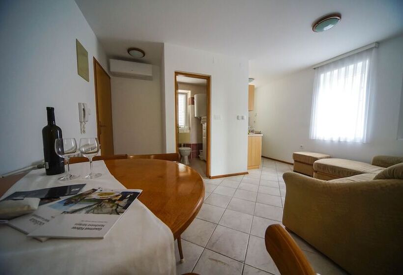 带1个卧室的公寓, Apartments And Rooms Degra