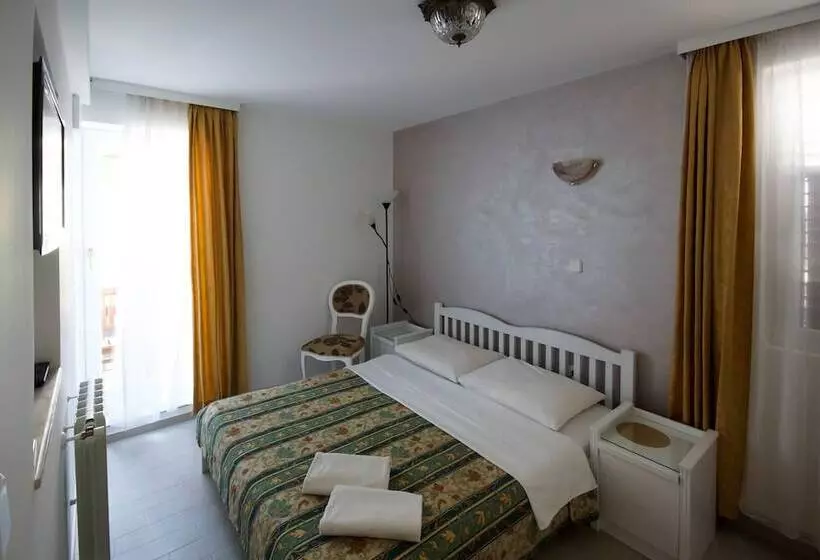 バルコニー付きスタンダードルーム, Apartments And Rooms Degra