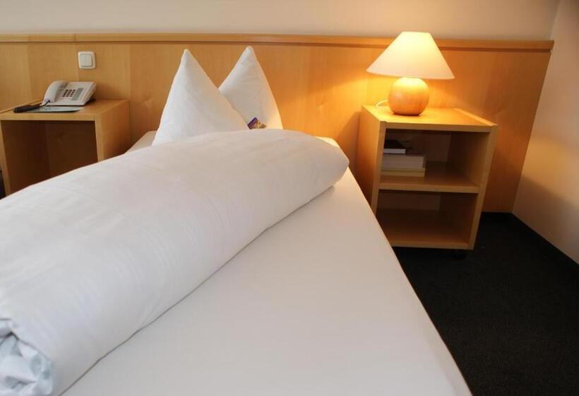 标准单人间, Herian