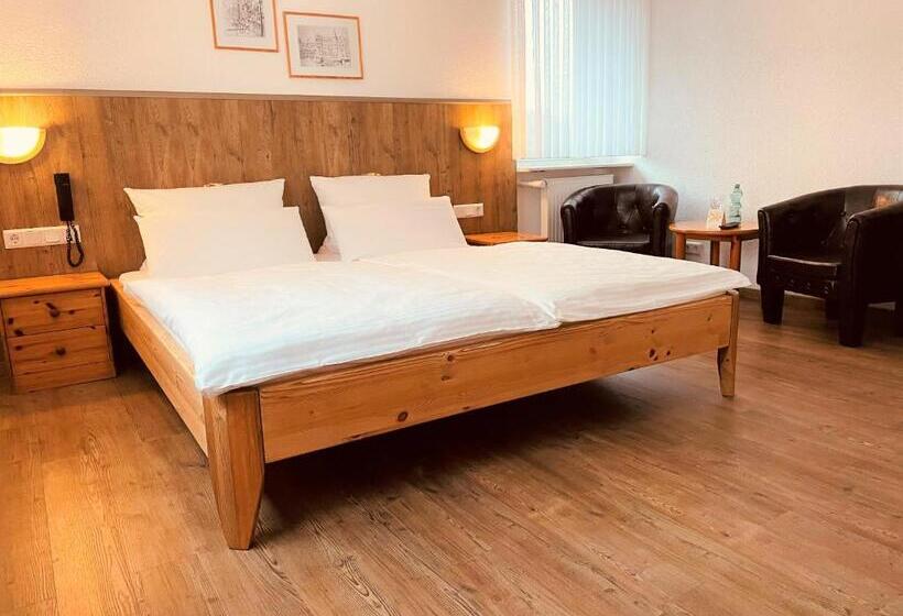 غرفة قياسية, Orthwein Kostenfreie Parkplatze