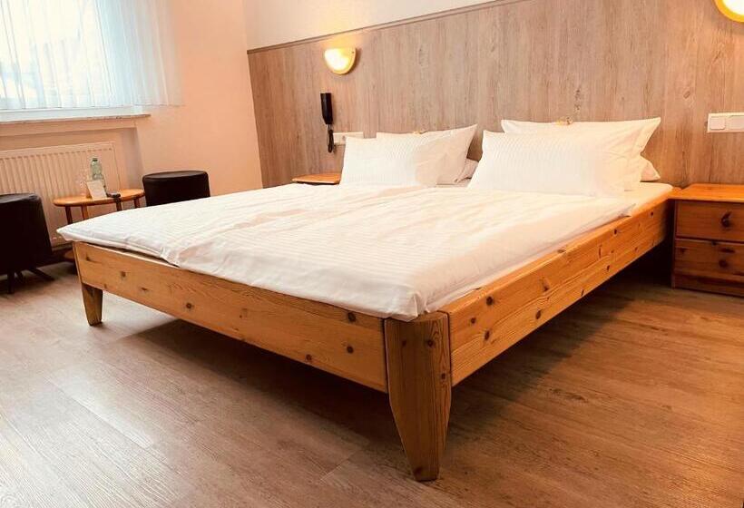 غرفة قياسية, Orthwein Kostenfreie Parkplatze