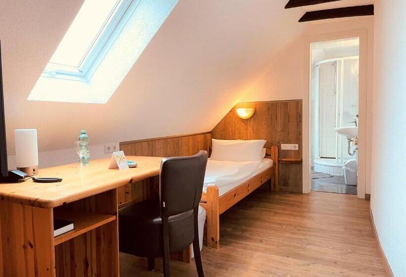 غرفة إقتصادية فردية, Orthwein Kostenfreie Parkplatze