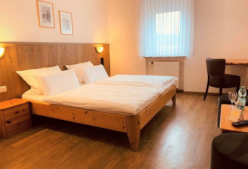 غرفة قياسية, Orthwein Kostenfreie Parkplatze