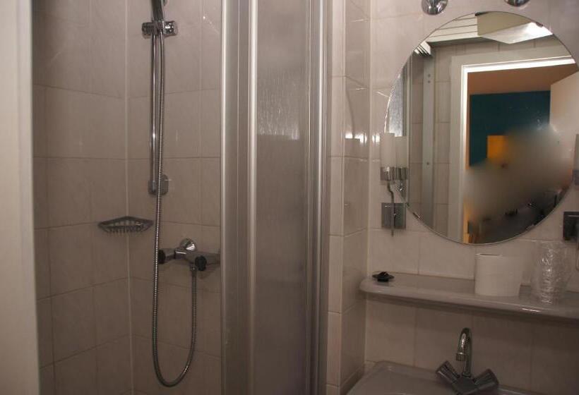 Номер Стандарт Трехместный, Paseo