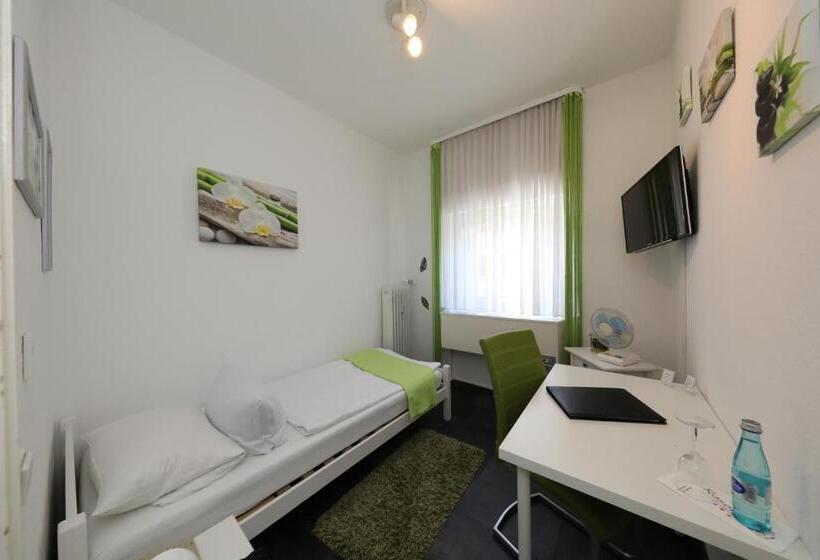 스탠다드 싱글 룸, Rosen