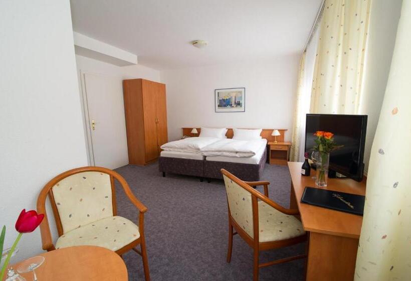 스탠다드 룸, Rosen