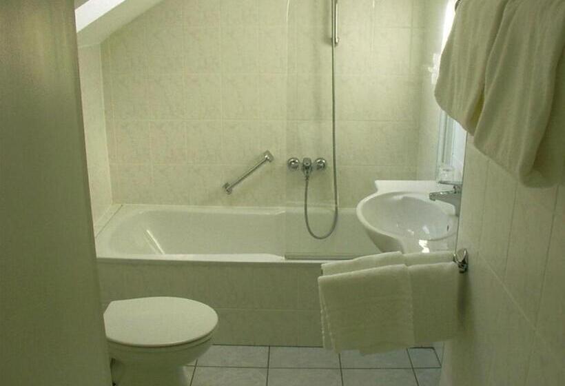 스탠다드 룸, Rosen