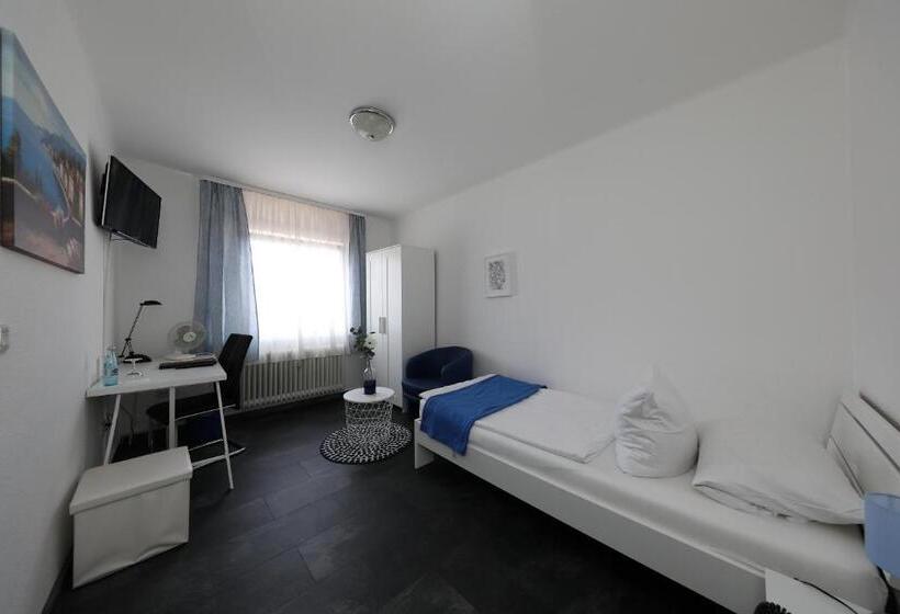 컴포트 싱글 룸, Rosen