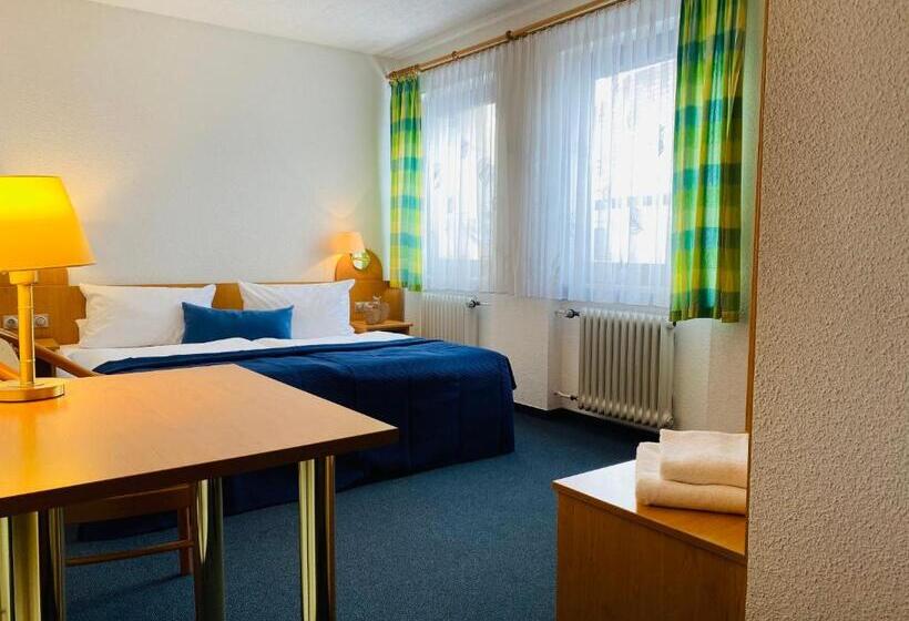 Номер Стандарт, Zum Goldenen Adler