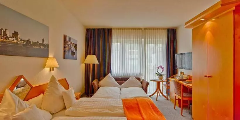 スタンダード４人部屋, Trip Inn Hotel Zum Riesen Hanau