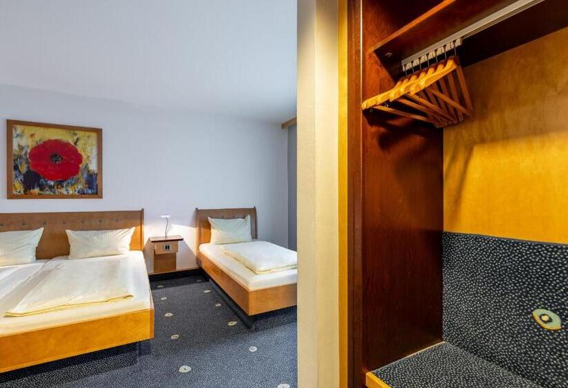 스탠다드 트리플 룸, Kassel Ost