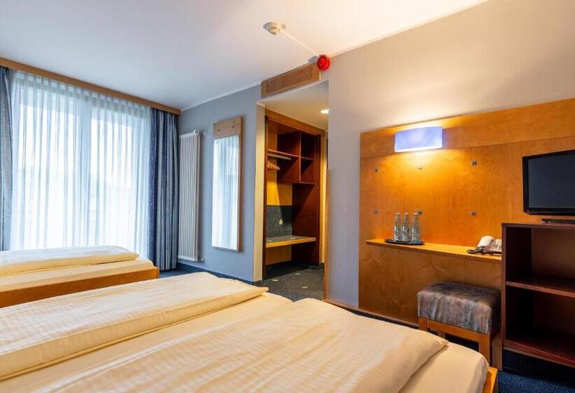 스탠다드 트리플 룸, Kassel Ost