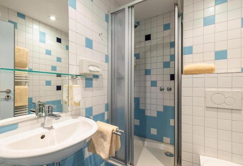 스탠다드 트리플 룸, Kassel Ost