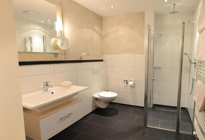 Номер Стандарт, Deutsches Haus