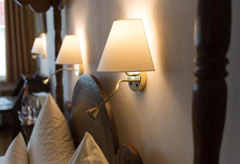 Люкс, Deutsches Haus