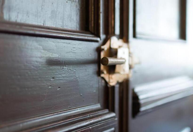 Люкс, Deutsches Haus