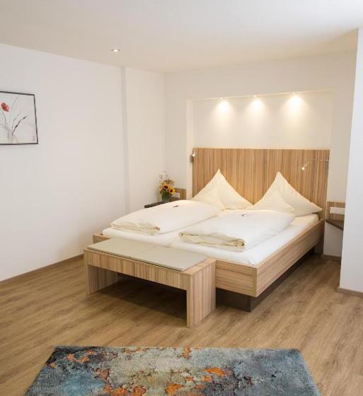 Номер Deluxe, Deutsches Haus