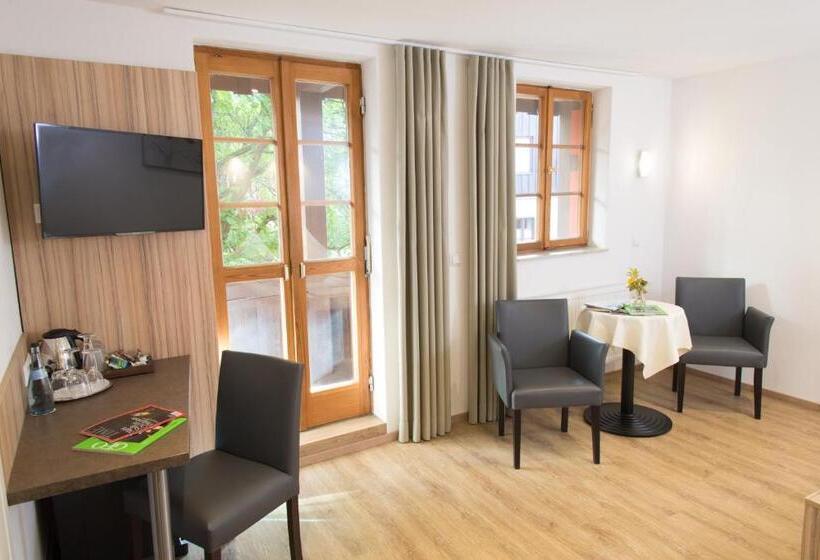 Номер Deluxe, Deutsches Haus