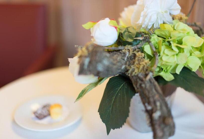 Люкс, Deutsches Haus