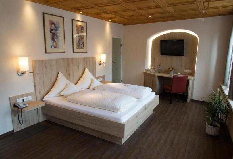 Номер Deluxe, Deutsches Haus