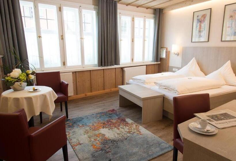 Номер Deluxe, Deutsches Haus