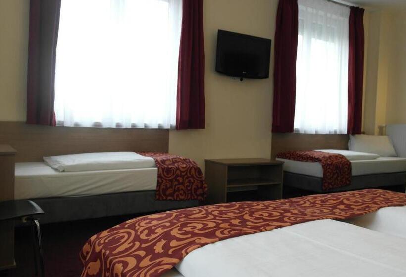Четырехместный Номер Стандарт, Dream Inn Hotel Regensburg Ost
