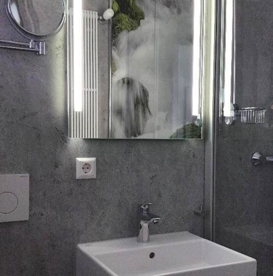 スタンダードシングルルーム, Hamann