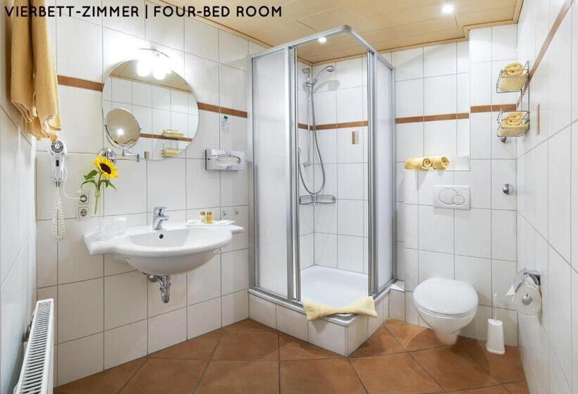 スタンダード４人部屋, Hanauerhof