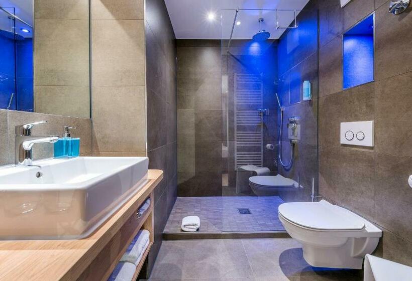 디럭스 룸, Krone