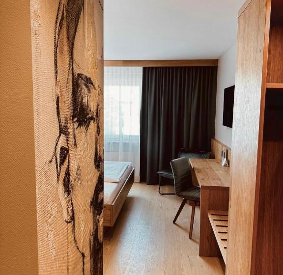 스탠다드 룸 킹사이즈 침대, Krone