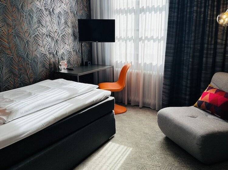 标准单人间, Maxplatz