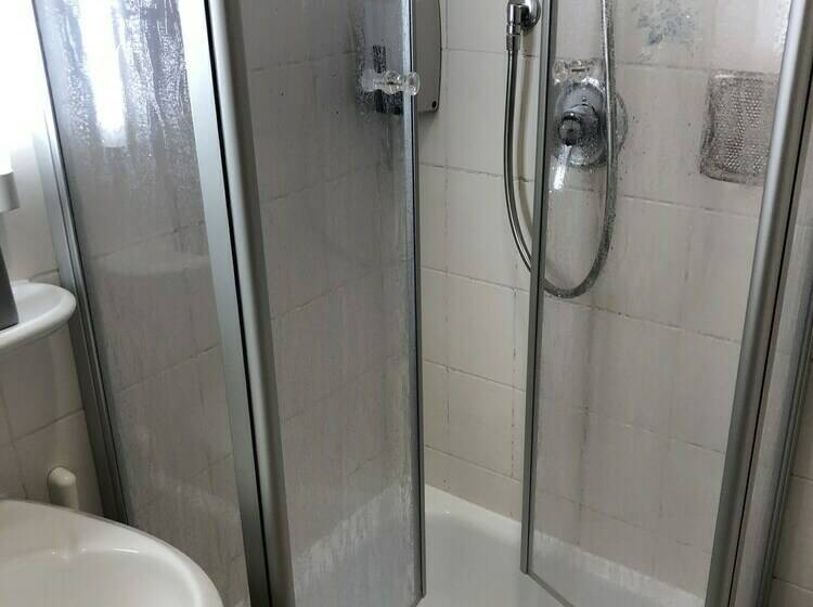 חדר סטנדרט, Sandstern