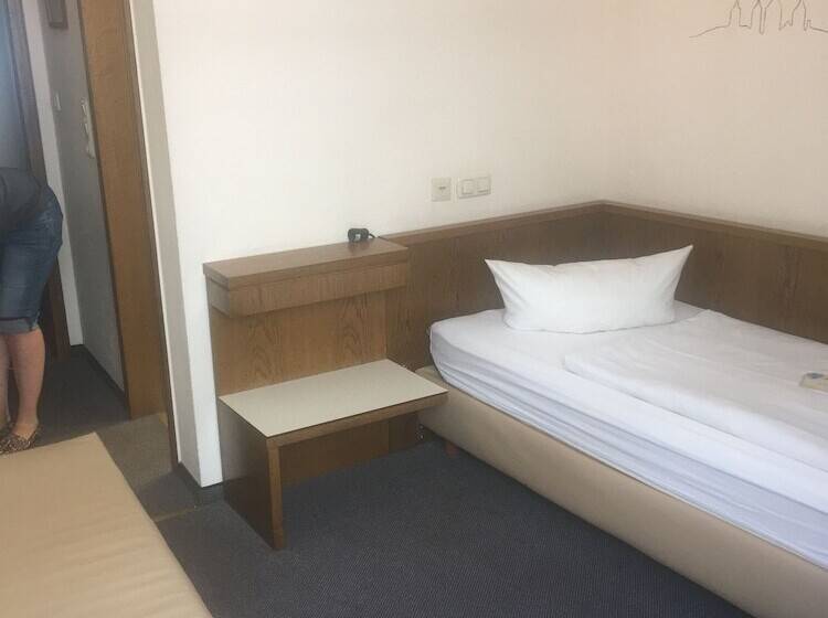 חדר סטנדרט יחיד, Sandstern