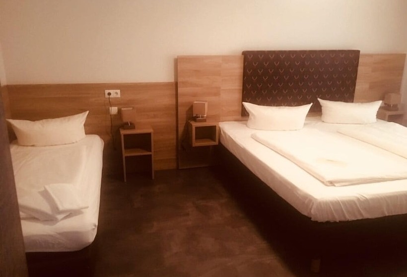 חדר סטנדרט לשלושה, Sandstern