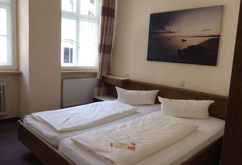 חדר סטנדרט לשלושה, Sandstern