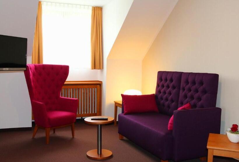 컴포트 룸, Straubs Schone Aussicht