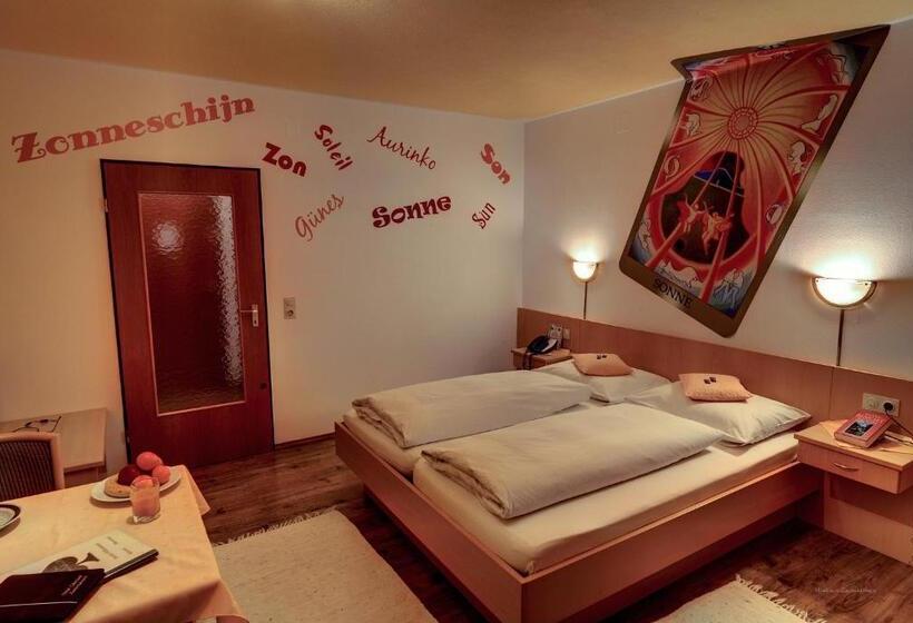 标准单人间, Zum Zauberkabinett