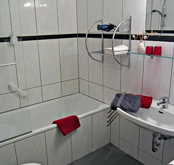 标准间, Zum Zauberkabinett