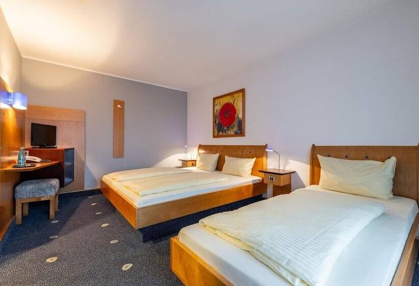 스탠다드 트리플 룸, Kassel Ost