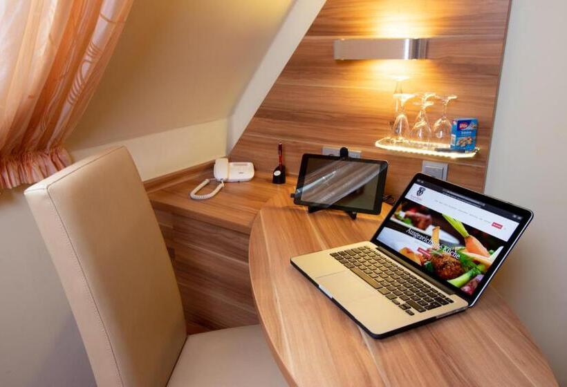 Номер Стандарт Трехместный, Burgschänke, Hotel & Restaurant E Mobilität Ladestationen Für Elektroautos