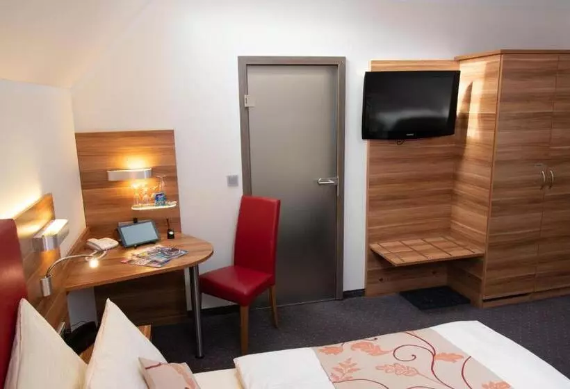 スタンダード４人部屋, Burgschänke, Hotel & Restaurant   E Mobilität Ladestationen Für Elektroautos