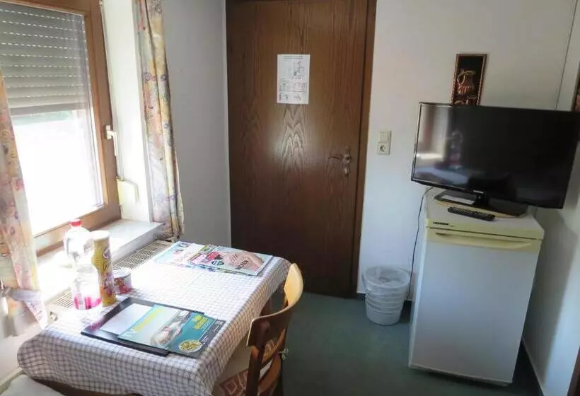 Economy Yhden Hengen Huone, Der Gasthof In Alfdorf