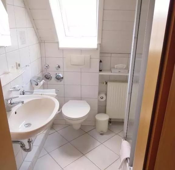 Standard Yhden Hengen Huone, Der Gasthof In Alfdorf