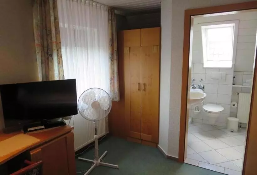 Standard Yhden Hengen Huone, Der Gasthof In Alfdorf