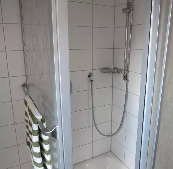 Standard Yhden Hengen Huone, Der Gasthof In Alfdorf