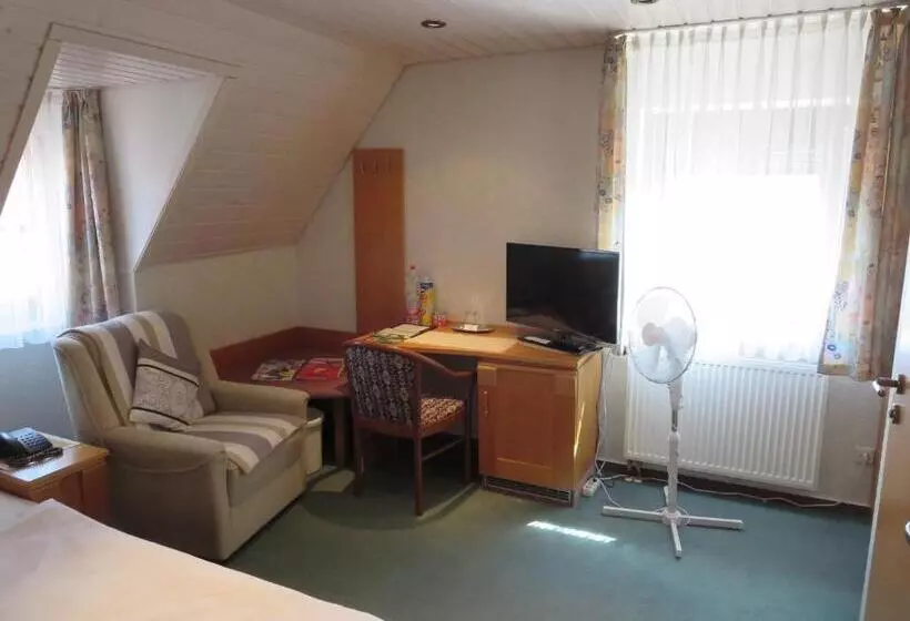Standard Yhden Hengen Huone, Der Gasthof In Alfdorf